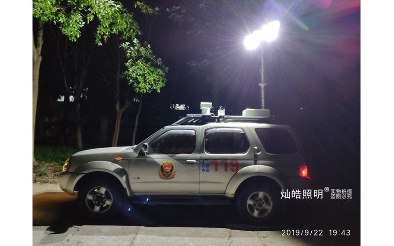現(xiàn)場勘察車配備車載升降照明燈，提升夜間勘察效率